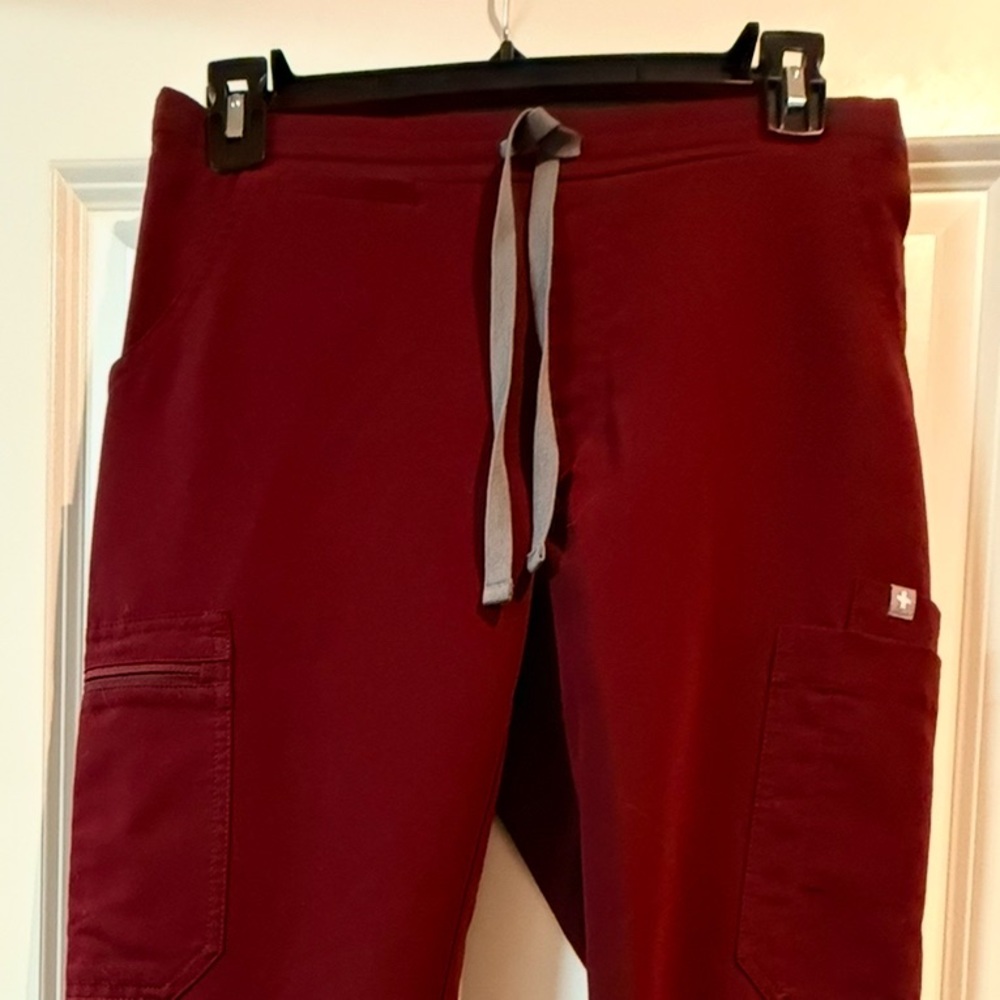 Figs

Yola Skinny Scrub Pants burgundy XS/ P